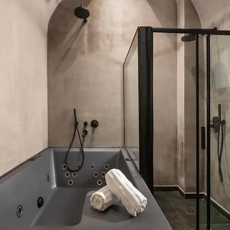 Zoe Apartment